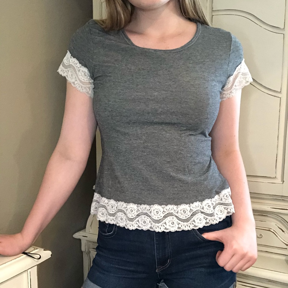 💐Lace Hem Tee